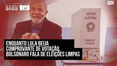 Enquanto Lula beija comprovante de votação Bolsonaro fala de eleições