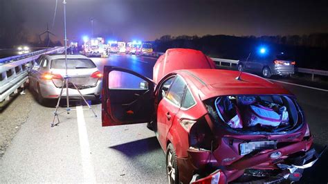 Massenkarambolage auf A7 Zwölf beteiligte Autos sieben Verletzte