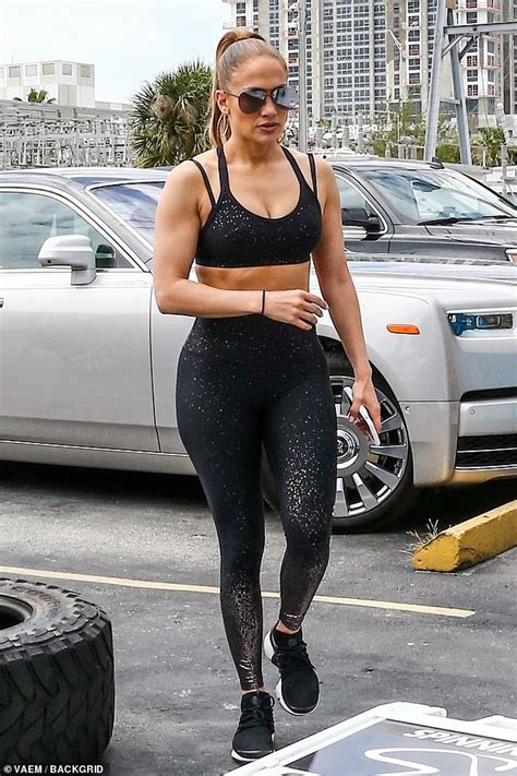 Jennifer Lopez Flaunts Her Sculpted Body In A Sports Bra And Leggings