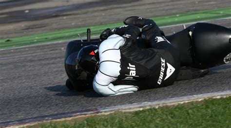 Sistemas de airbag para moto cómo funcionan y por qué deberías