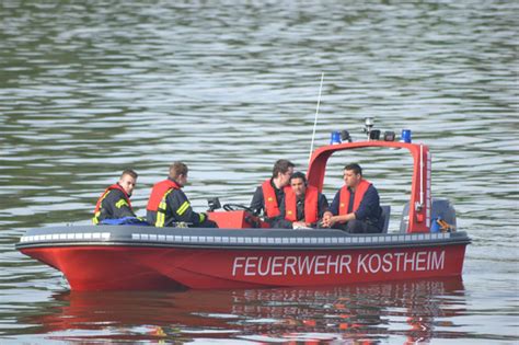 Wiesbadenaktuell Anschwimmen Der Taucher Im Rhein Bei Wiesbaden Am