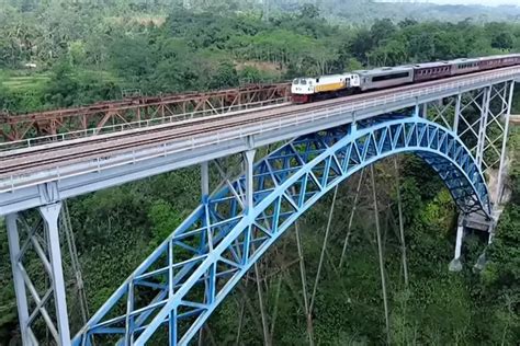 Capai Ketinggian 100 Meter Cisomang Jadi Jembatan Kereta Tertinggi Di Indonesia Ini