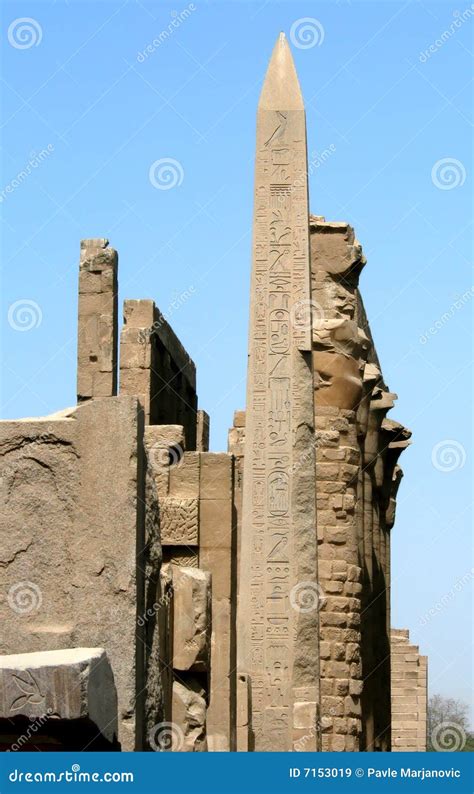 极大的卢克索方尖碑 库存图片 图片 包括有 雕刻 寺庙 旅游业 文化 象形文字 历史记录 地标 7153019