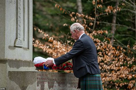 Prince Charles And Camilla Lead Ve Day 75th Anniversary Tributes Daily Mail Online