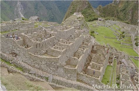 Machu Picchu Vista Panoramica De Las Ruinas Vistadas Por Los Turistas