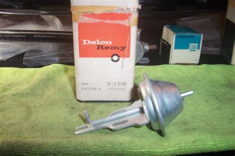 NOS CHEVROLET CORVAIR CHEV TR 1960 61 DELCO REMY VACUUM ADVANCE