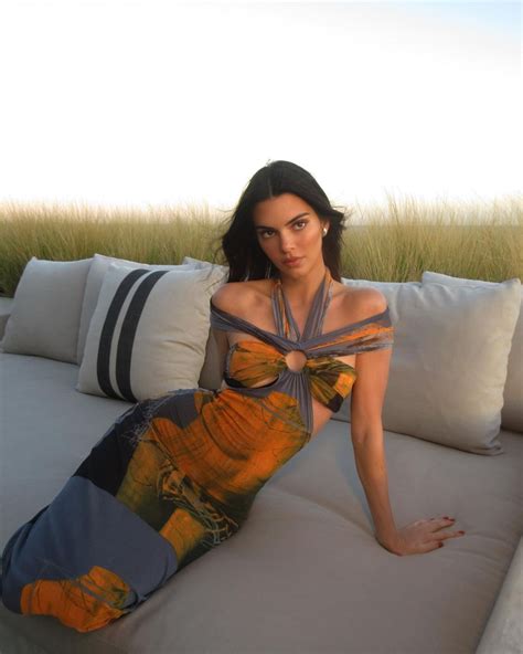 Kendall Jenner Outfit 02/16/2023 • CelebMafia