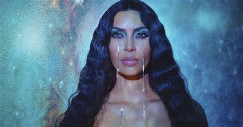 Kim Kardashian Posa Desnuda Y Como Una Virgen En Su Retrato M S Art Stico