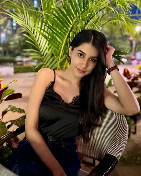 Simran Kaur Latest Hot Pics And Photos Gallery