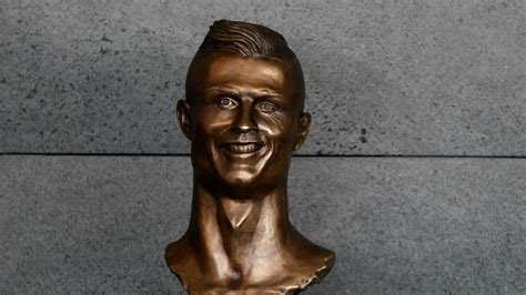 La Nuova Statua Di Cristiano Ronaldo Troppo Brutta Per Essere Vera