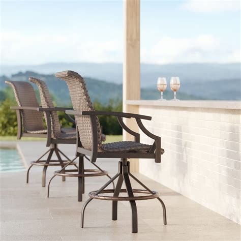 Choosing the Perfect Bar Stools for Your Outdoor Bar Area - Elegant ...