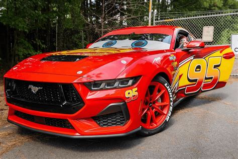 Il D Guise Sa Ford Mustang En Flash Mcqueen