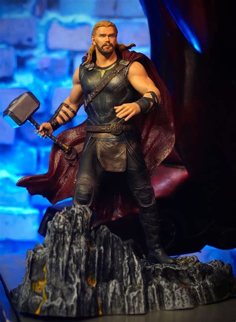 Estátua Diorama Thor Thor Ragnarok Marvel Comics Gallery Diamond