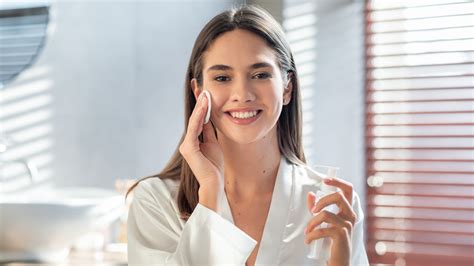 Cómo hacer una rutina facial para tener una piel radiante