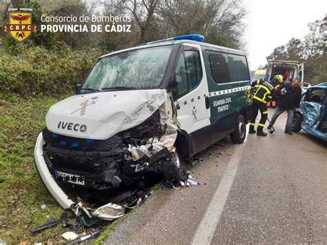 Aparatoso Accidente De Una Furgoneta De Atestados De La Guardia Civil