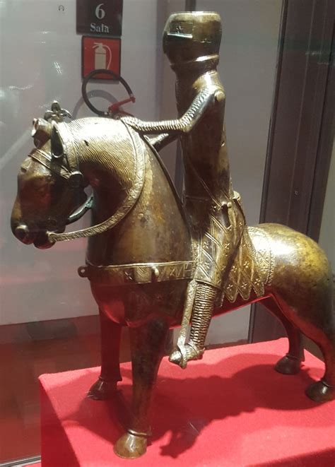 Eva S Historical Costuming Blog A Th Century Aquamanile Of A Knight