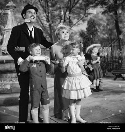 Glynis johns in mary poppins Black and White Stock Photos & Images - Alamy