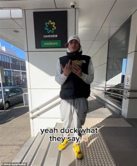 Cocky eshay goes viral for his TikTok flashing $50 notes and boasting ...