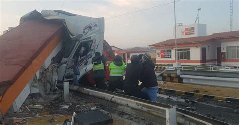 Puno Chofer Queda Atrapado Entre Los Fierros Retorcidos Tras Impactar