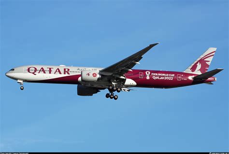 A Bec Qatar Airways Boeing Dzer Photo By Suparat Chairatprasert