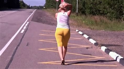 Yellow Big Ass Flashing Outdoor XVIDEOS