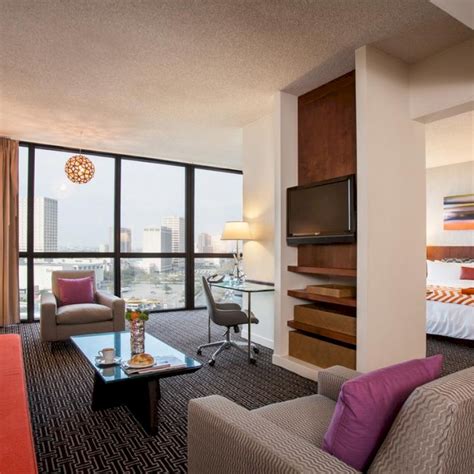 LUXURIOUS City View Hotel Suites in Houston - Hotel Derek™