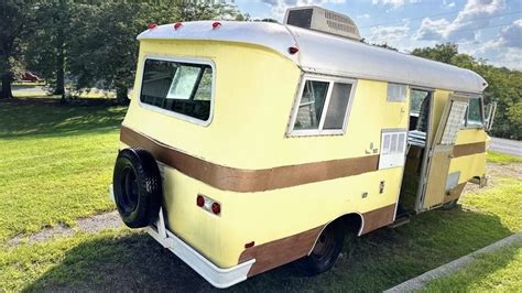 Ford-Powered Motorhome Is Pure Vintage Cool | Ford-trucks