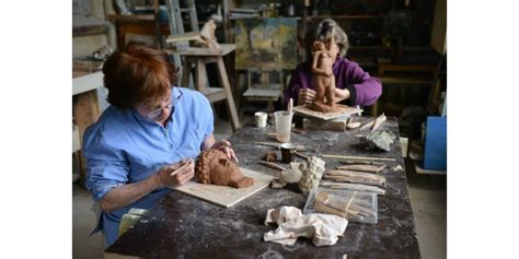 Sérignan Du Comtat Des Sculptrices Stagiaires Chez Robert Rayne