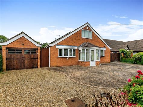 4 Bed Detached Bungalow For Sale In Dovecote Lane Yaxley Peterborough