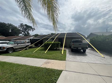 Photo Man In Florida Strapped Down His Whole House With Metal Straps