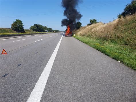 PKW Brand Auf Der BAB 8 Freiwillige Feuerwehr Geiselbullach E V