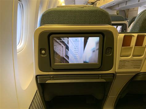 Review Cathay Pacific B777 Business Class Manila Hong Kong