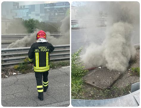 Incendio Sotterraneo Vicino Alla Stazione Tiburtina Dai Tombini Fumo