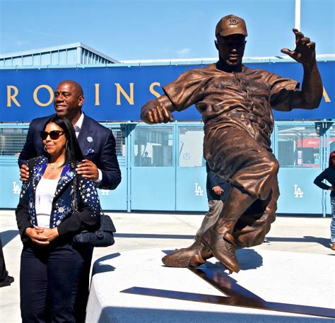 Dodgers Stadium Honors Jackie Robinson With Statue Los Angeles Sentinel