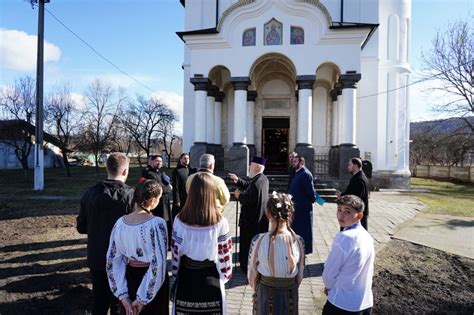 Mitropolitul Nifon A Efectuat O Vizit Pastoral N Parohii Ale