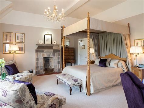 Llangoed Hall Hotel room and bedroom information, gallery of pictures