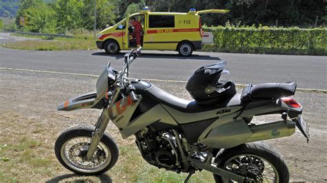 Kradfahrer St Rzt Und Wird Schwer Verletzt Aachener Zeitung