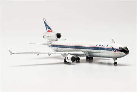 Herpa Wings 537070 McDonnell Douglas MD11 Delta Air Lines N806DE