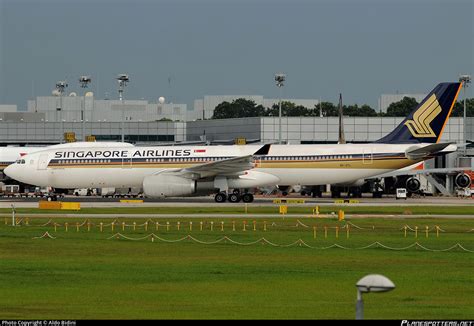 V Stl Singapore Airlines Airbus A Photo By Aldo Bidini Id