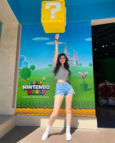 Alanya Alisha 🌱 🧿 | SUPER NINTENDO WORLD!!! ⭐️🍄🥚 @unistudios