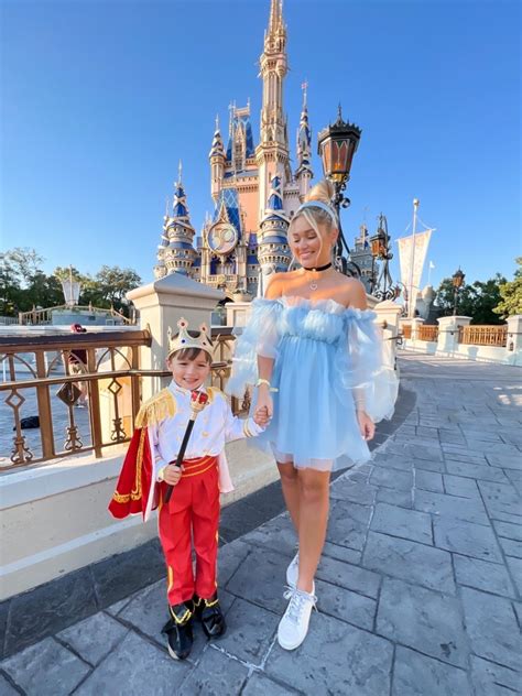 The Best Fall Outfits to Wear to Disney World – Whitney Rife