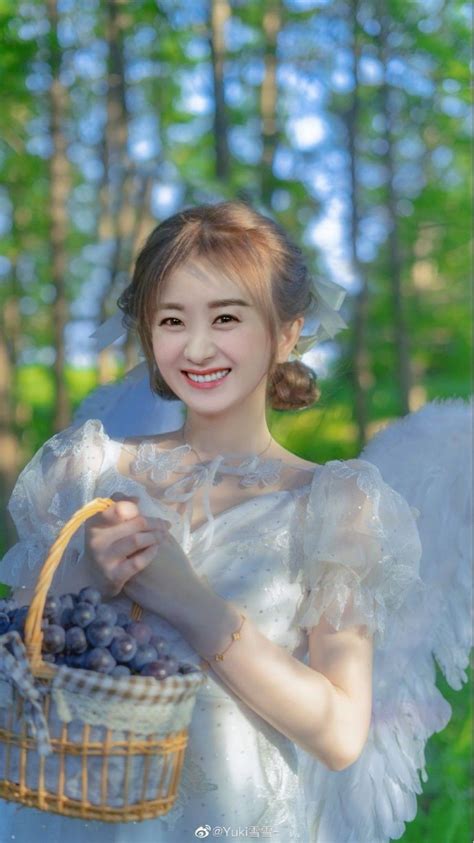 Ghim của Zhao Li Ying trên Zhao Li Ying Con gái Sản phẩm làm đẹp Dép