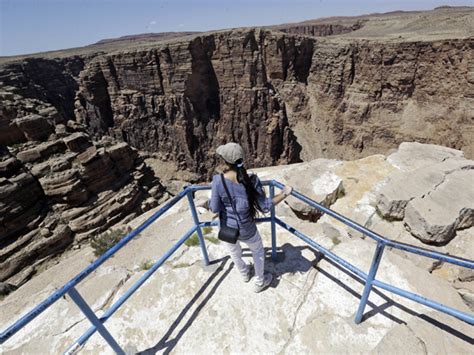 Man completes tightrope walk near Grand Canyon | Inquirer News