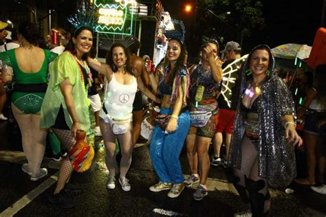 Carnaval BH 2024 Chama o Síndico presta homenagem e arrasta foliões em