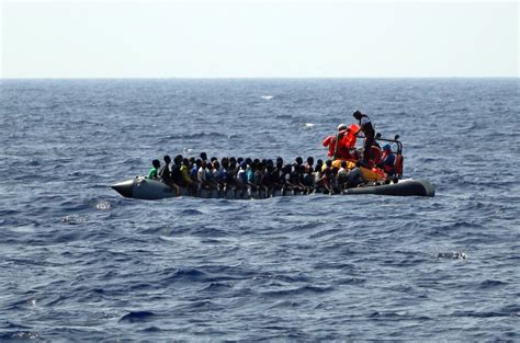 Migranti E Navi Fantasma In Sicilia Sbarcano Oltre Persone