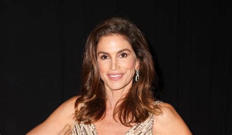 Cindy Crawford Bares It All In Hot Tub Lake Life Photo Parade