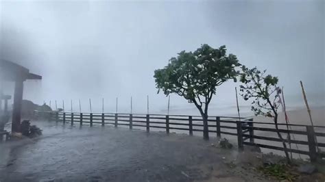 蘇拉颱風侵襲恆春半島出現強風、大雨 觀浪人被勸阻｜東森新聞：新聞在哪 東森就在哪裡