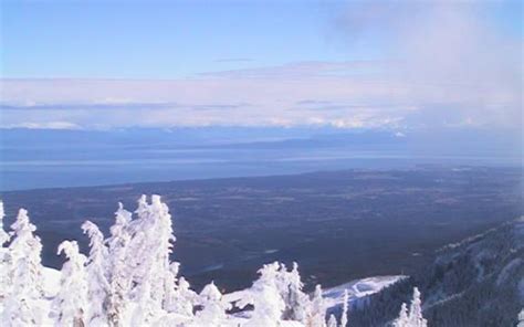 Ski resorts Vancouver Island - skiing on Vancouver Island