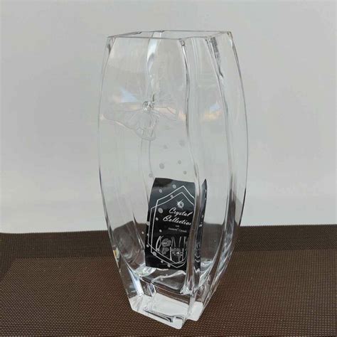 Wazon szklany z kryształem Motyl 26 5cm Hurtownia Mega Glass