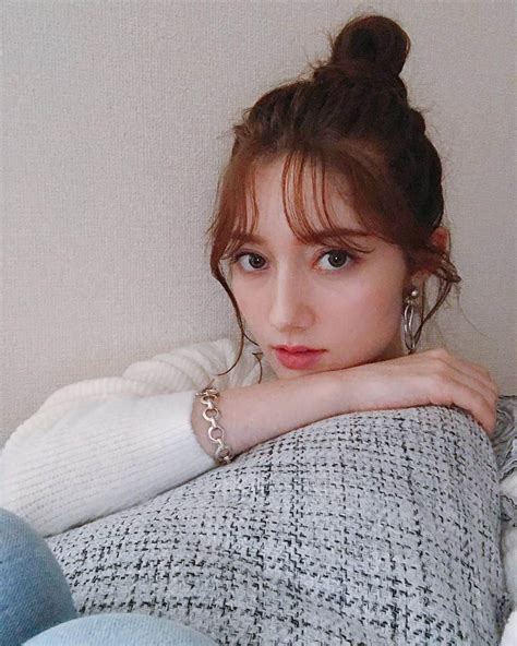 ティファニー春香さんのインスタグラム写真 ティファニー春香instagram「 ヘアメイクさんがしてくれた絶妙なお団子スタイル🌟